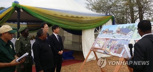 This photo taken on Jan. 11, 2017, shows officials of a South Korean overseas aid agency attending a groundbreaking ceremony of a media center at a national park in Tanzania. (Courtesy of KOICA)