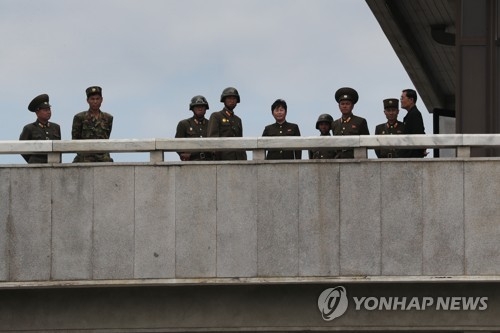 A group of North Korean soldiers looks down the southern side of the inter-Korean truce village of Panmunjom from the rooftop of Panmungak Pavilion on June 2, 2017. (Yonhap)(END) 