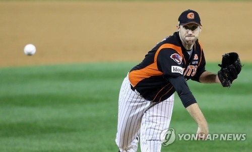 In this file photo taken Oct. 13, 2017, Josh Lindblom of the Lotte Giants throws a pitch against the NC Dinos in the bottom of the eighth inning in Game 4 of their Korea Baseball Organization postseason series at Masan Stadium in Changwon, South Gyeongsang Province. (Yonhap)