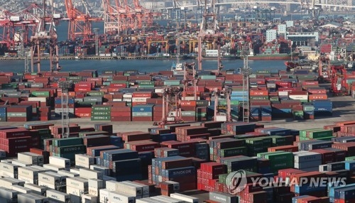 (2nd LD) S. Korea's exports surge 15.8 pct in 2017 - 1