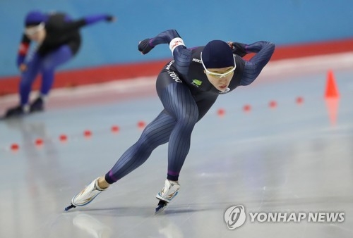 South Korean speed skater Lee Sang-hwa competes in the women's 500 meters at the National Winter Sports Festival at Taereung International Skating Rink in Seoul on Jan. 12, 2018. (Yonhap)