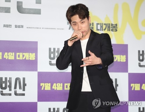 Actor Park Jung-min poses for the camera during a press conference for director Lee Joon-ik's 13th feature, "Sunset in My Hometown," at a Seoul theater on June 4, 2018. (Yonhap)