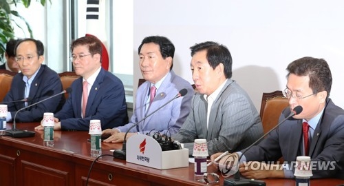 Rep. Kim Sung-tae, interim leader of the main opposition Liberty Korea Party, speaks during a party meeting on July 4, 2018. (Yonhap)