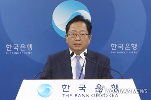 Roh Chung-seak, director of the monetary and financial statistics division at the Bank of Korea, gives a briefing on South Korea's May current account in Seoul on July 5, 2018. (Yonhap)