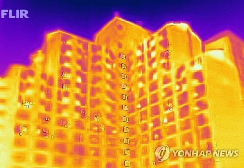 (LEAD) Seoul's nighttime lows hit record amid heat wave