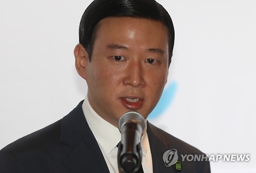 In this file photo, taken July 19, 2016, Hur Hee-soo, then executive director of SPC Group and the second son of group chairman Hur Young-in, speaks during a press conference in Seoul. (Yonhap) 