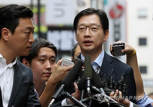 Gov. Kim grilled for 2nd time in opinion rigging probe