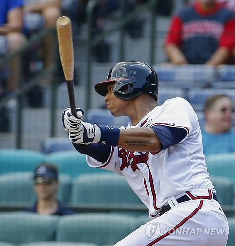 In this EPA file photo from Sept. 3, 2014, Christian Bethancourt, then with the Atlanta Braves, hits an RBI single against the Philadelphia Phillies in the bottom of the fifth inning of their Major League Baseball regular season game at Turner Field in Atlanta. (Yonhap)