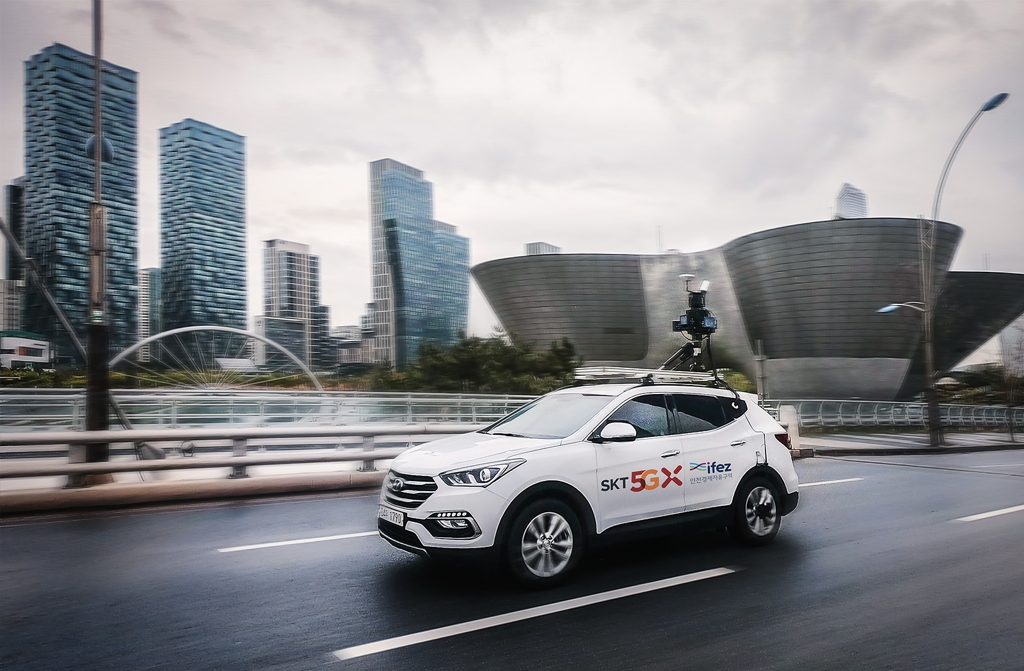 An autonomous car drives on the road in Songdo, an international business district in the western port city of Incheon, in this photo provided by SK Telecom Co. on April 29, 2019. (Yonhap) 
