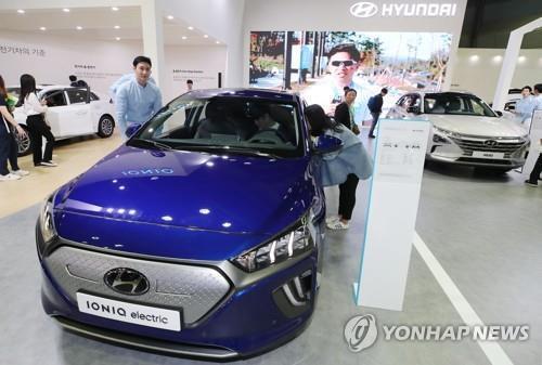 This file photo, taken May 2, 2019, shows a Hyundai Motor Co. Ioniq electric vehicle at an exhibition in Seoul. (Yonhap)