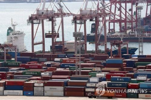 This undated file photo shows containers carrying export goods in the southern city of Busan, South Korea's largest seaport. (Yonhap) 