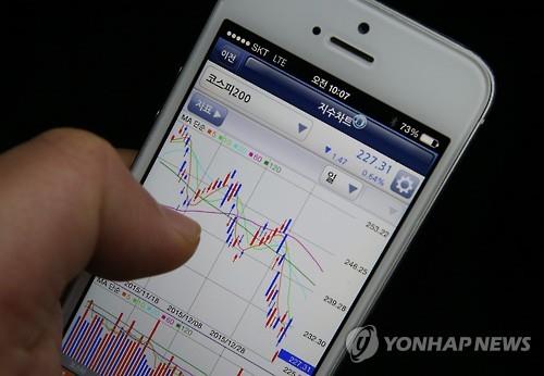 Smartphones beat personal computers in stock trading for 1st time