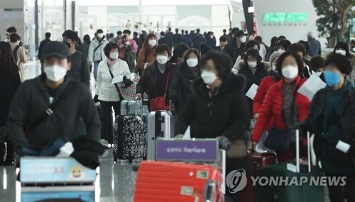 (LEAD) S. Korean airlines halt 55 pct of China routes on coronavirus