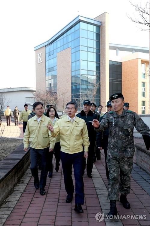 (2nd LD) Military medics, soldiers to be mobilized for Wuhan evacuees over coronavirus