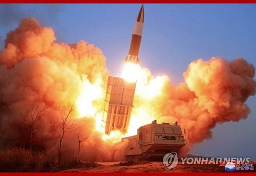 (LEAD) N. Korea fires at least 1 projectile into East Sea: JCS