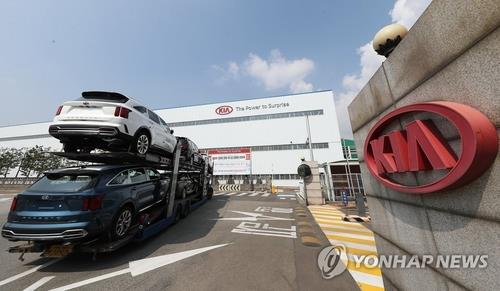 This undated file photo shows Kia Motors' plant in Gwangmyeong, just southwest of Seoul. (Yonhap)
