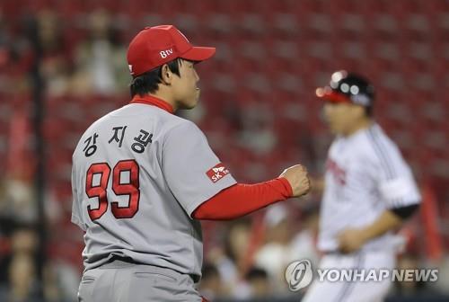 In this file photo, from May 23, 2019, Kang Ji-kwang of the SK Wyverns pumps his fist after getting out of a jam in the bottom of the eighth inning of a Korea Baseball Organization regular season game against the LG Twins at Jamsil Baseball Stadium in Seoul. (Yonhap)