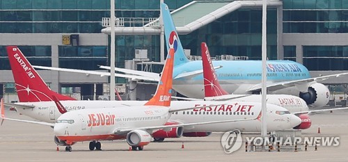 This photo, taken on July 1, 2020, shows Jeju Air and Eastar Jet's planes at Incheon International Airport in Incheon, just west of Seoul, amid the coronavirus outbreak. (Yonhap)