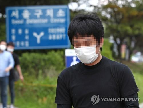 Son Jong-woo, an operator of one of the world's biggest known child abuse websites, leaves the Seoul Detention Center in Uiwang, south of Seoul, about two hours after the Seoul High Court decided to refuse to extradite him to the United States on July 6, 2020. (Yonhap)