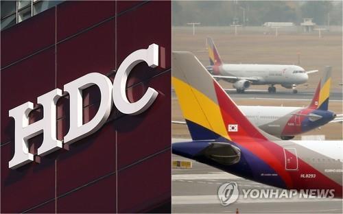 HDC's company logo and Asiana Airlines' planes at a airport in South Korea (Yonhap)