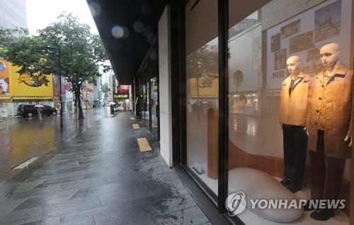 Myeongdong shopping district in downtown Seoul is almost empty of people as stores start displaying autumn clothing on Sept. 7, 2020. (Yonhap)