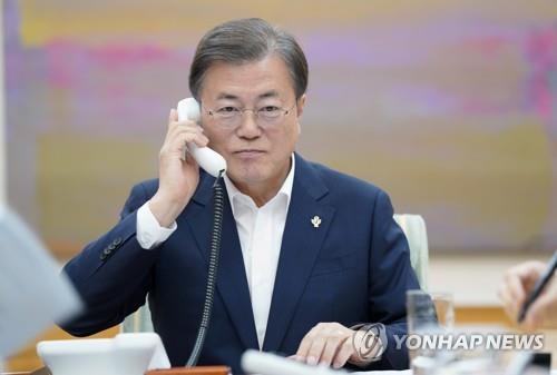 President Moon Jae-in holds phone talks with U.S. President Donald Trump on June 1, 2020, in this photo released by the presidential office Cheong Wa Dae. (PHOTO NOT FOR SALE) (Yonhap)