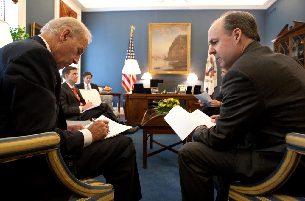U.S. Democratic presidential nominee Joe Biden (L) is seen holding a meeting with his campaign officials, including his foreign policy adviser Brian McKeon (R), in this undated photo provided by his election campaign. (Yonhap)