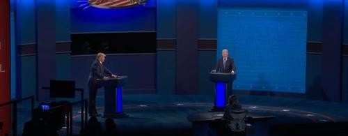 The image captured from U.S. cable news network C-Span shows U.S. President Donald Trump (L) and Democratic presidential candidate Joe Biden holding their second and last presidential TV debate before the Nov. 3 presidential election on Oct. 22, 2020. (PHOTO NOT FOR SALE) (Yonhap)