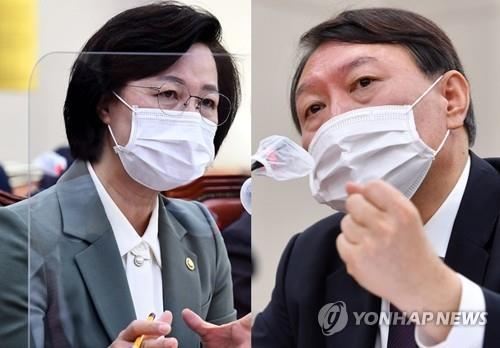 These undated file photos show Justice Minister Choo Mi-ae (L) and Prosecutor General Yoon Seok-youl. (Yonhap)