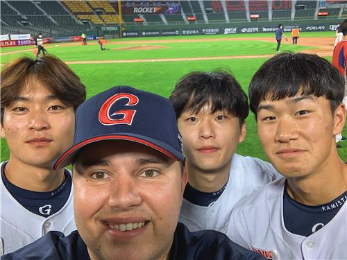 Yonhap Interview) Pitcher rides improved slider to sweeping success in KBO