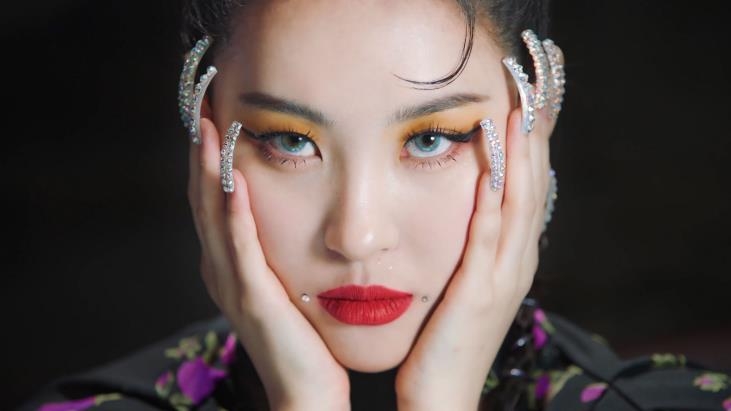 This image, provided by Abyss Company, shows K-pop songstress Sunmi. (PHOTO NOT FOR SALE) (Yonhap)