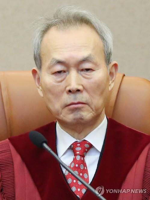 The file photo shows Justice Lee Suk-tae of the Constitutional Court. (Yonhap)