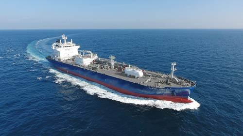 A liquefied petroleum gas (LPG) carrier built by Hyundai Mipo Dock Yard Co. sails on a sea trial, in this photo provided by Korea Shipbuilding & Offshore Engineering Co. on Oct. 16, 2020. (PHOTO NOT FOR SALE) (Yonhap)