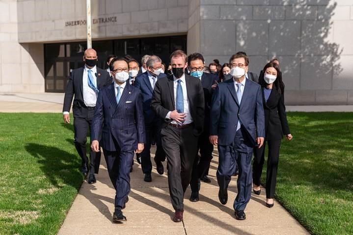 The captured image from the Twitter account of the U.S. National Security Council shows National Security Adviser Jake Sullivan (C, front row), walking with his South Korean counterpart, Suh Hoon (R), and Japanese counterpart, Shigeru Kitamura (L), on April 2, 2021, when they held their first trilateral meeting at the U.S. Naval Academy in Annapolis, Maryland. (PHOTO NOT FOR SALE) (Yonhap)
