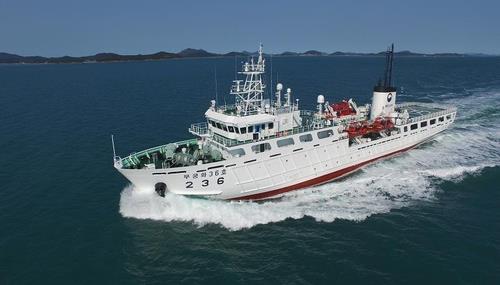 This photo released by the Ministry of Oceans and Fisheries shows a 2,000-ton patrol ship, which will be deployed to crack down on illegal fishing boats in South Korea's exclusive economic zone (EEZ). (PHOTO NOT FOR SALE) (Yonhap)