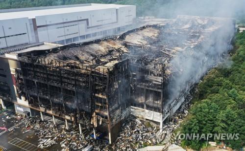 A Coupang warehouse that was ravaged by a fire in Icheon, 80 kilometers southeast of Seoul, is shown in this photo on June 19, 2021. (Yonhap)