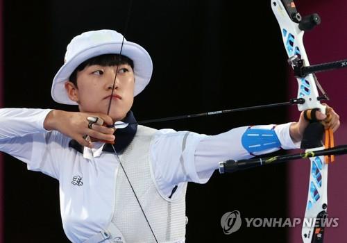 Archer An San competes in women's individual archery of the Tokyo Olympics on July 29, 2021. (Yonhap)