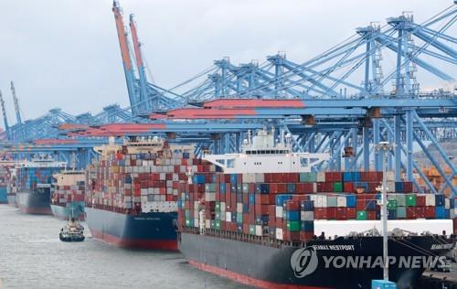 This file photo taken on Sept. 1, 2021, shows vessels carrying cargo containers docked at a port in the southern city of Busan. (Yonhap)