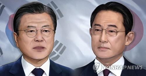 This image illustrates South Korean President Moon Jae-in (L) and Japanese Prime Minister Fumio Kishida (R). (Yonhap)