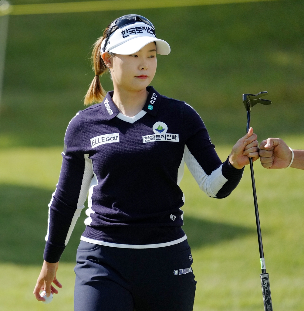 Lim Hee-jeong of South Korea bumps fists with her caddie after a birdie at the fourth hole during the third round of the BMW Ladies Championship at LPGA International Busan in Busan, some 450 kilometers southeast of Seoul, on Oct. 23, 2021, in this photo provided by BMW Korea. (PHOTO NOT FOR SALE) (Yonhap)