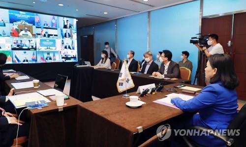 This file photo, provided by the trade ministry on June 23, 2020, shows South Korean Trade Minister Yoo Myung-hee (R) attending the 10th Regional Comprehensive Economic Partnership (RCEP) Ministerial Meeting via videoconference. (PHOTO NOT FOR SALE) (Yonhap)