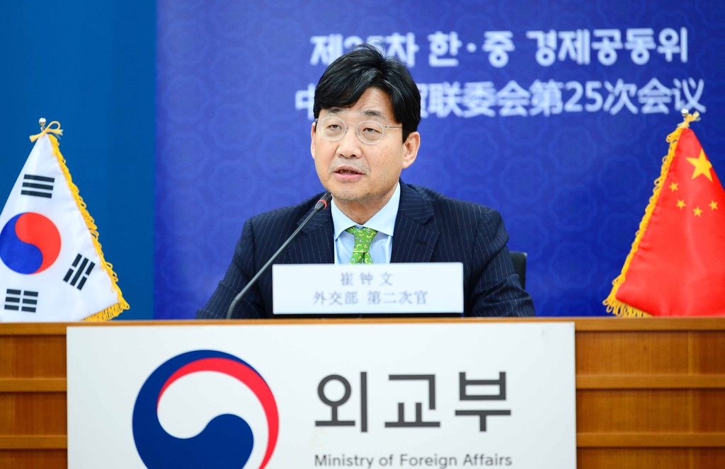 (LEAD) S. Korea, China hold senior-level talks amid urea supply woes