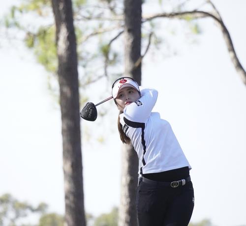 Choi Hye-jin of South Korea watches her shot during the final round of the LPGA Q-Series at Highland Oaks Golf Club in Dothan, Alabama, on Dec. 12, 2021, in this file photo provided by the LPGA. (PHOTO NOT FOR SALE) (Yonhap)