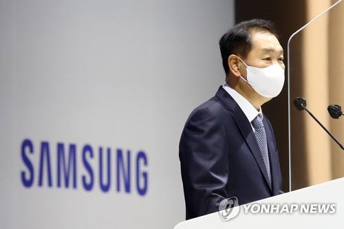 Samsung Electronics Co. Vice Chairman Han Jong-hee speaks at an annual shareholders meeting in Suwon, south of Seoul, on March 16, 2022. (Pool photo) (Yonhap)
