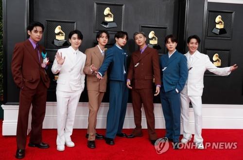 In this photo released by Reuters, K-pop boy group BTS poses for photographers during a red-carpet event of the 64th Grammy Awards at MGM Grand Garden Arena in Las Vegas on April 3, 2022. (Yonhap)