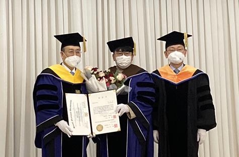 Hybe's Bang receives honorary doctorate from Seoul Nat'l University