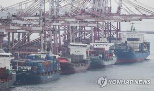 (2nd LD) S. Korea's exports up 12.6 pct in April, trade deficit widens on high energy prices