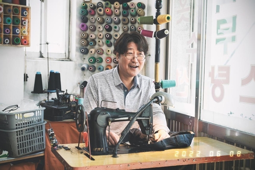 This image provided by CJ ENM shows a scene from "Broker." (PHOTO NOT FOR SALE) (Yonhap)