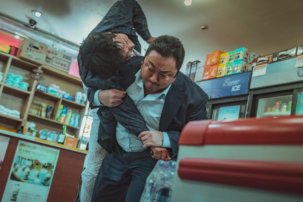 (Movie Review) Return of hero Ma Dong-seok: 'The Roundup'
