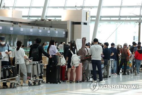 (2nd LD) S. Korea's new COVID-19 cases drop as pandemic slows